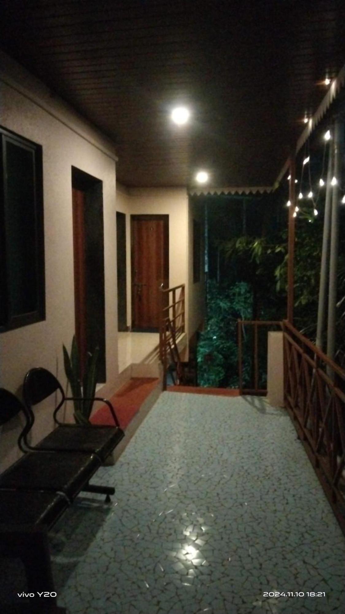 Anandi Villa Homestay Adhi Exterior photo